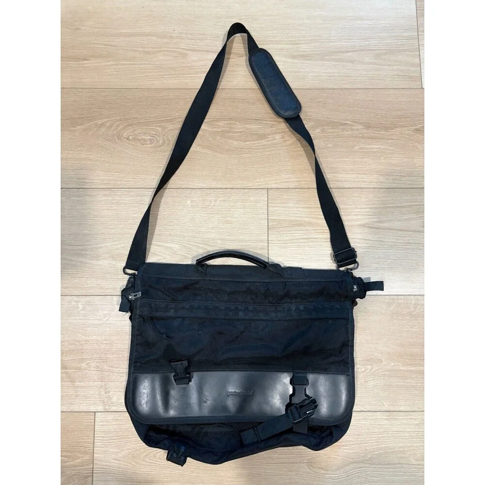Patagonia Black Messenger Bag Flap Adjustable Strap Laptop Business Carry